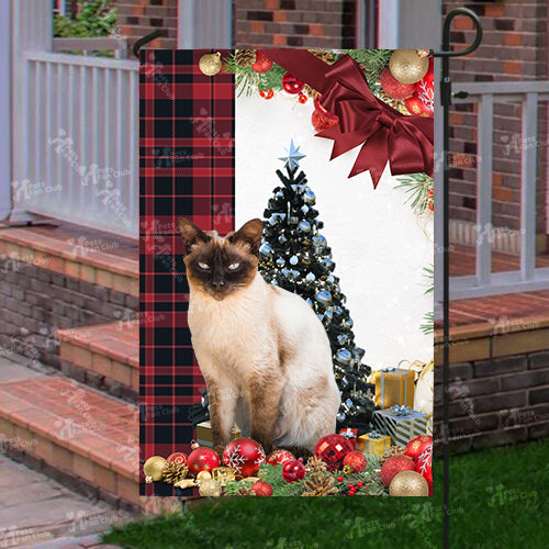 Siamese Cat Flag Sitting In Front Of The Christmas Tree